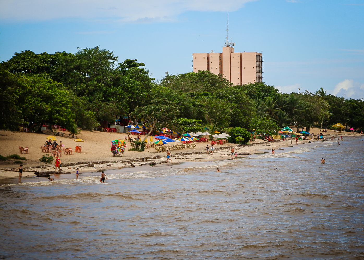 A praias do Chapéu Virado e Farol estão liberadas para banho na ilha de Mosqueiro.